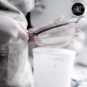 formation-moulage-ventre-femme-enceinte-empreinte-grossesse-bedaine-en-platre-moulage-creation-audrey-paquette-atelier-sainte-therese