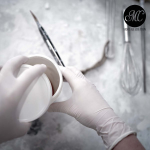 formation-moulage-ventre-femme-enceinte-empreinte-grossesse-bedaine-en-platre-moulage-creation-audrey-paquette-atelier-sainte-therese